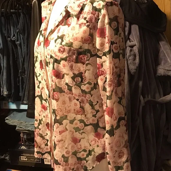 Ladies button down shirt - Picture 2 of 5